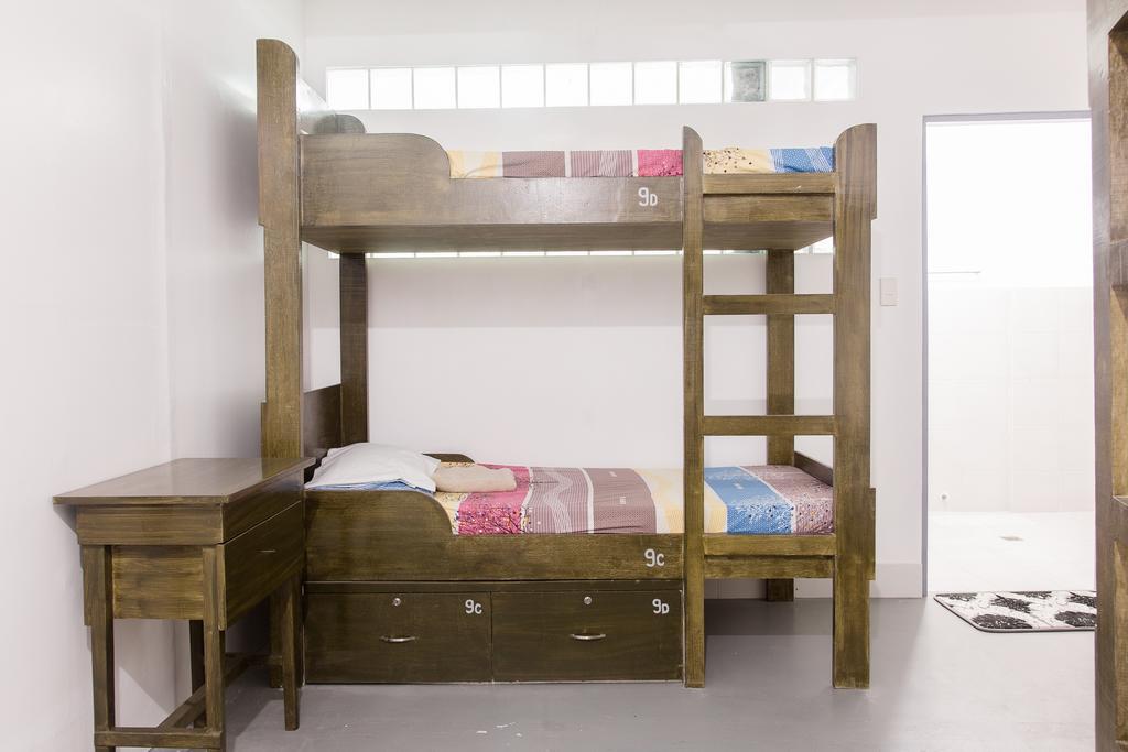 Lokal Hostel Makati City Стая снимка