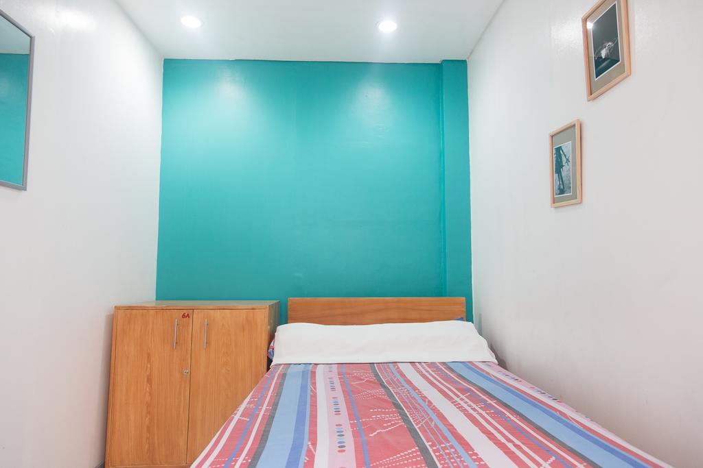 Lokal Hostel Makati City Стая снимка