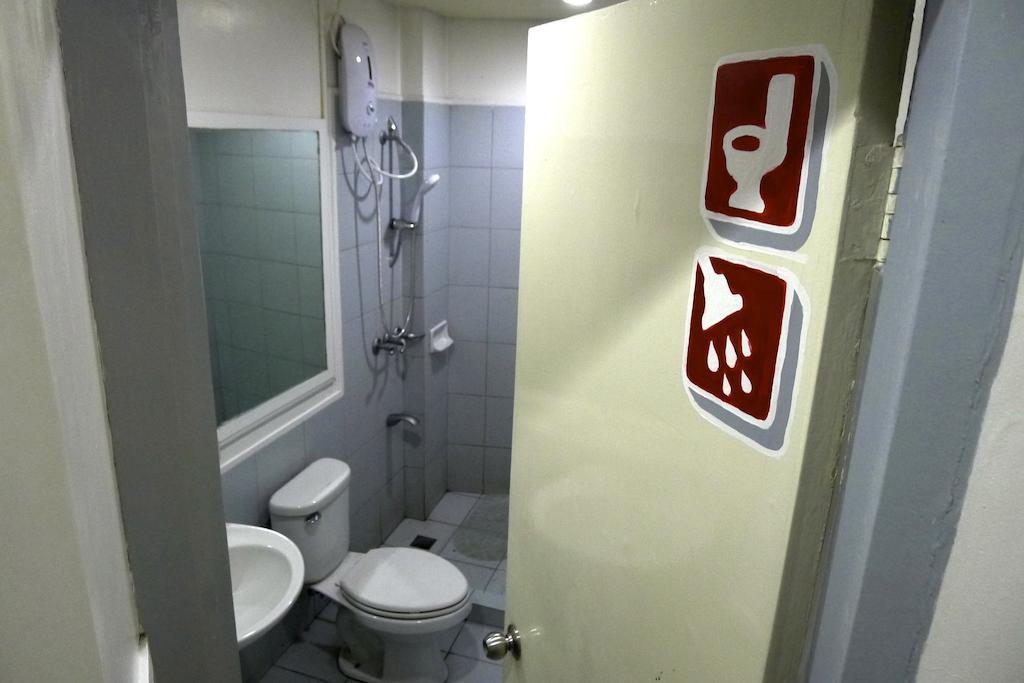 Lokal Hostel Makati City Екстериор снимка
