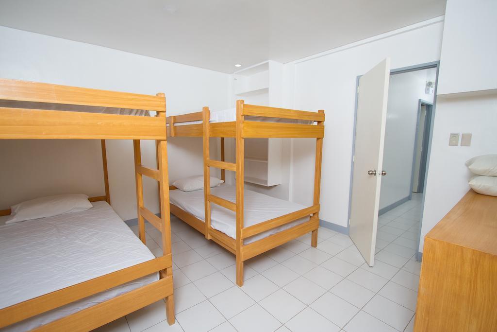 Lokal Hostel Makati City Екстериор снимка