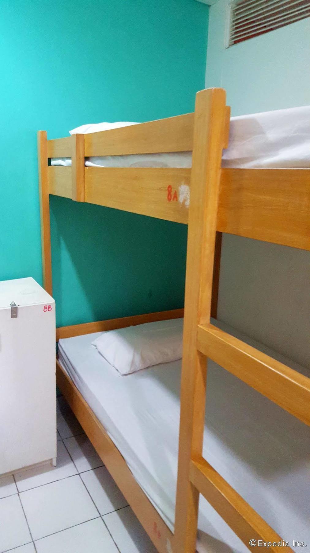Lokal Hostel Makati City Екстериор снимка