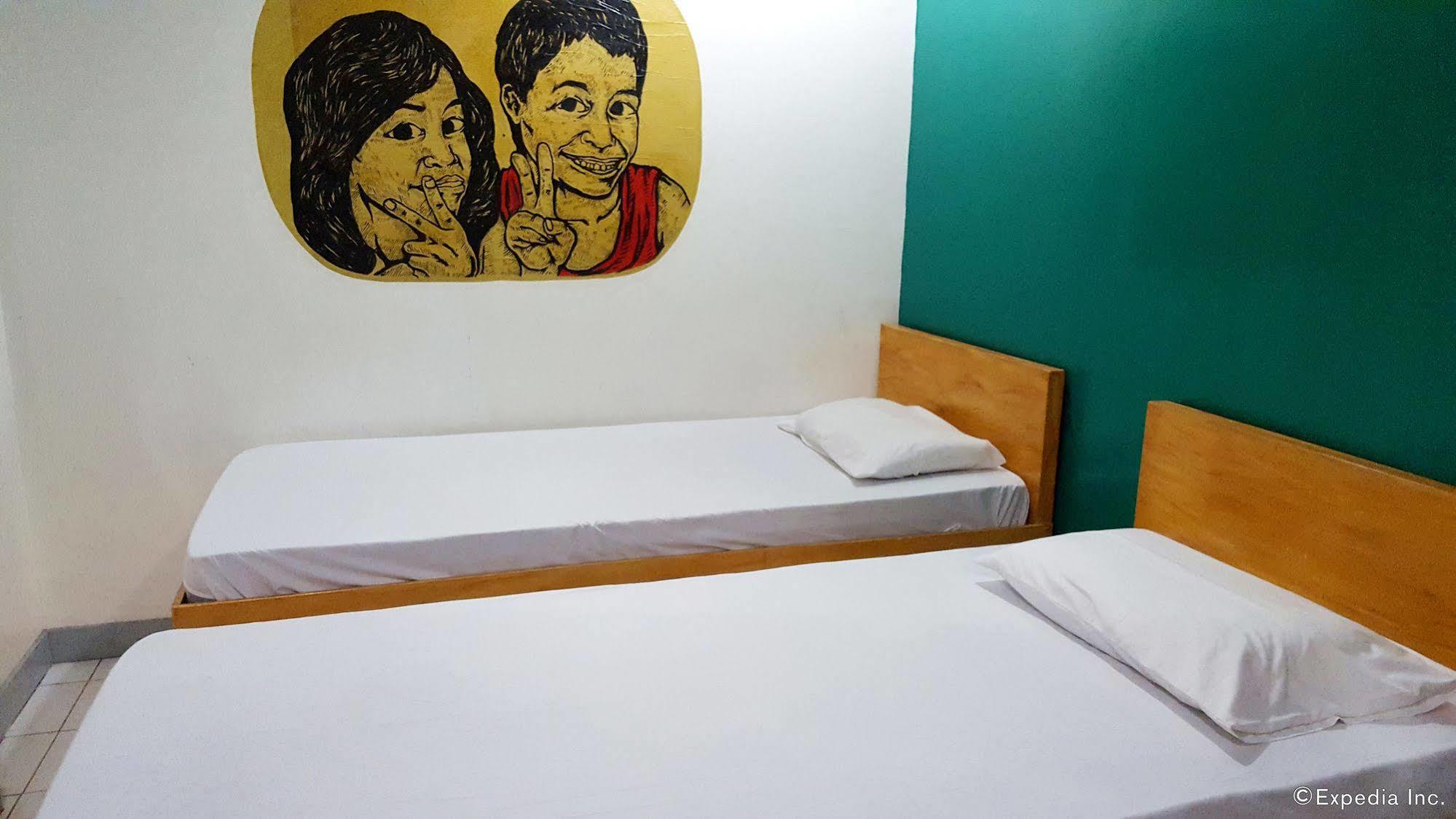 Lokal Hostel Makati City Екстериор снимка